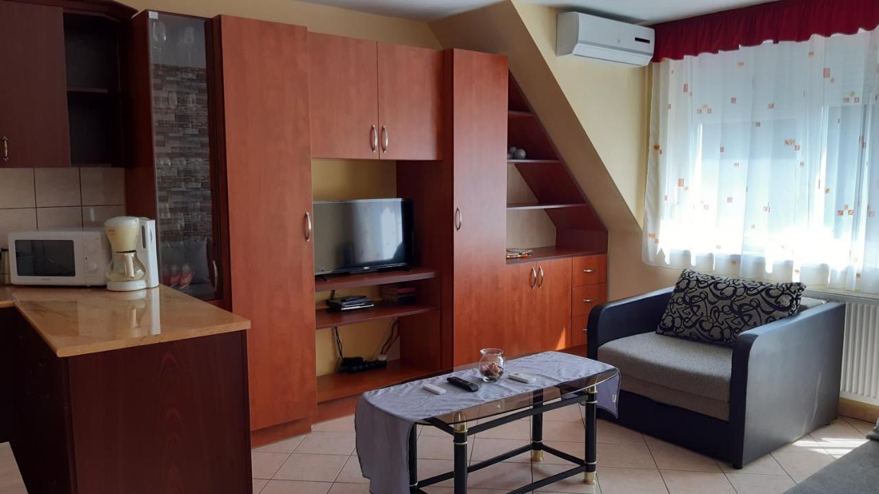 Elizabet Apartman A Belvarosban ซาร์วาช ภายนอก รูปภาพ