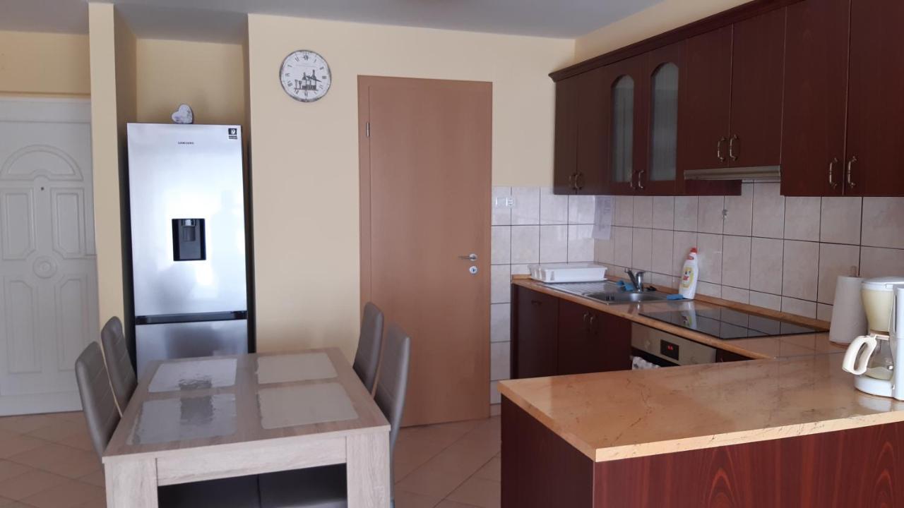 Elizabet Apartman A Belvarosban ซาร์วาช ภายนอก รูปภาพ
